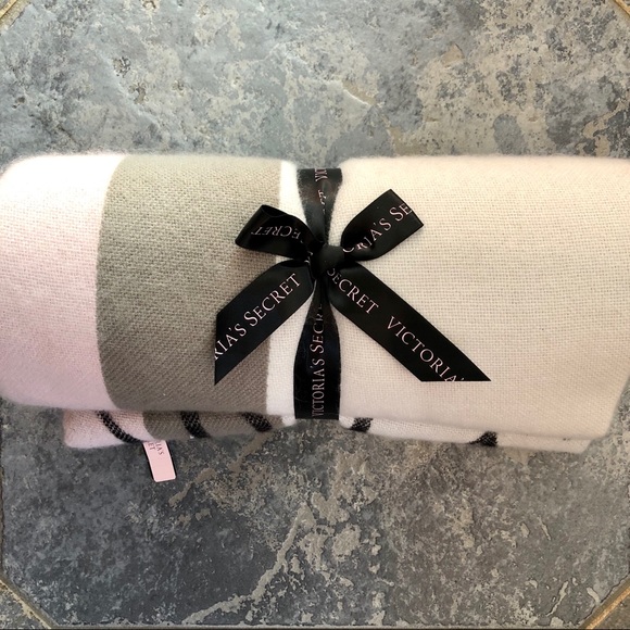 Victoria's Secret Other - VICTORIA’S SECRET WARM COMFY THROW BLANKET